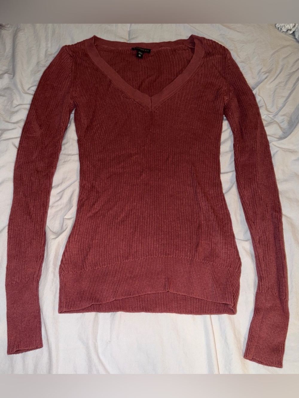 Express Ribbed V-Neck Sweater in Burgundy